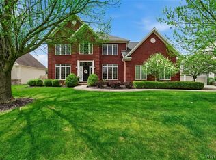158 Covent Garden Ln, Williamsville, NY 14221