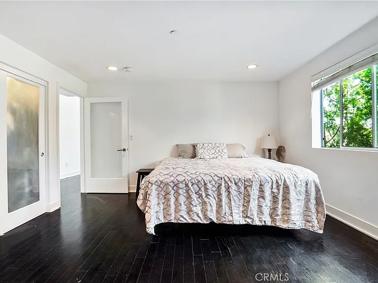 12837 Moorpark St #405 — Photo 13
