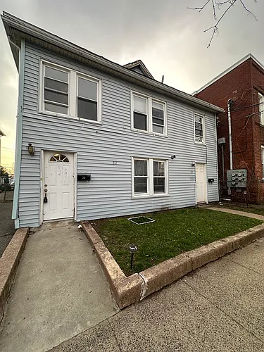 32 Auburn St Photo 1