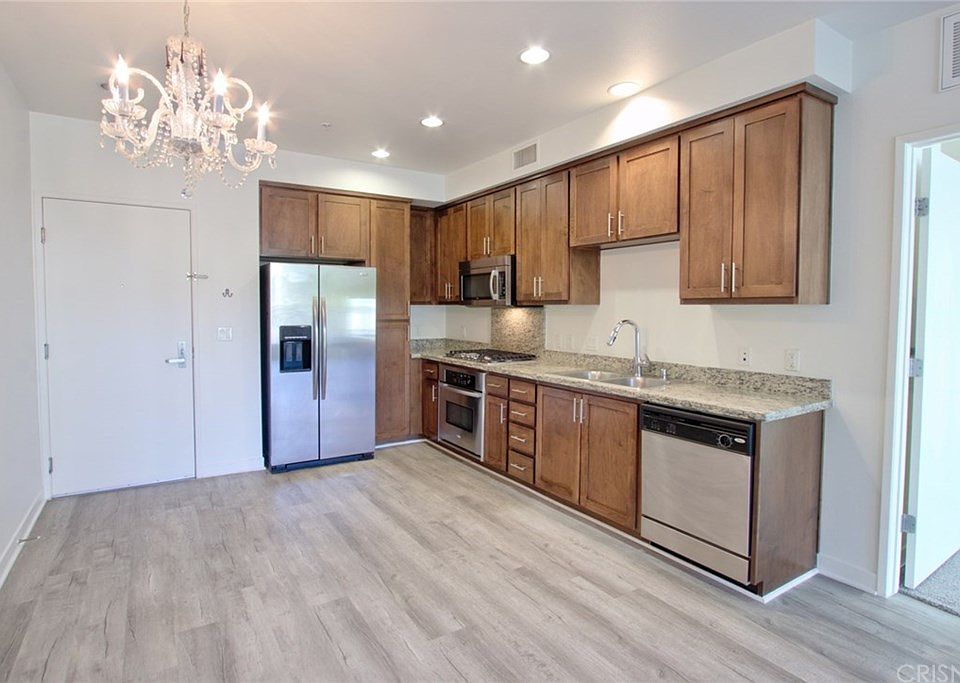 1st image of 21301 Erwin St Unit 426
