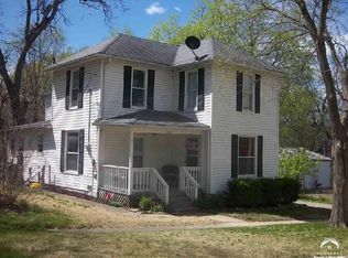 1013 Grove St, Baldwin City, KS 66006