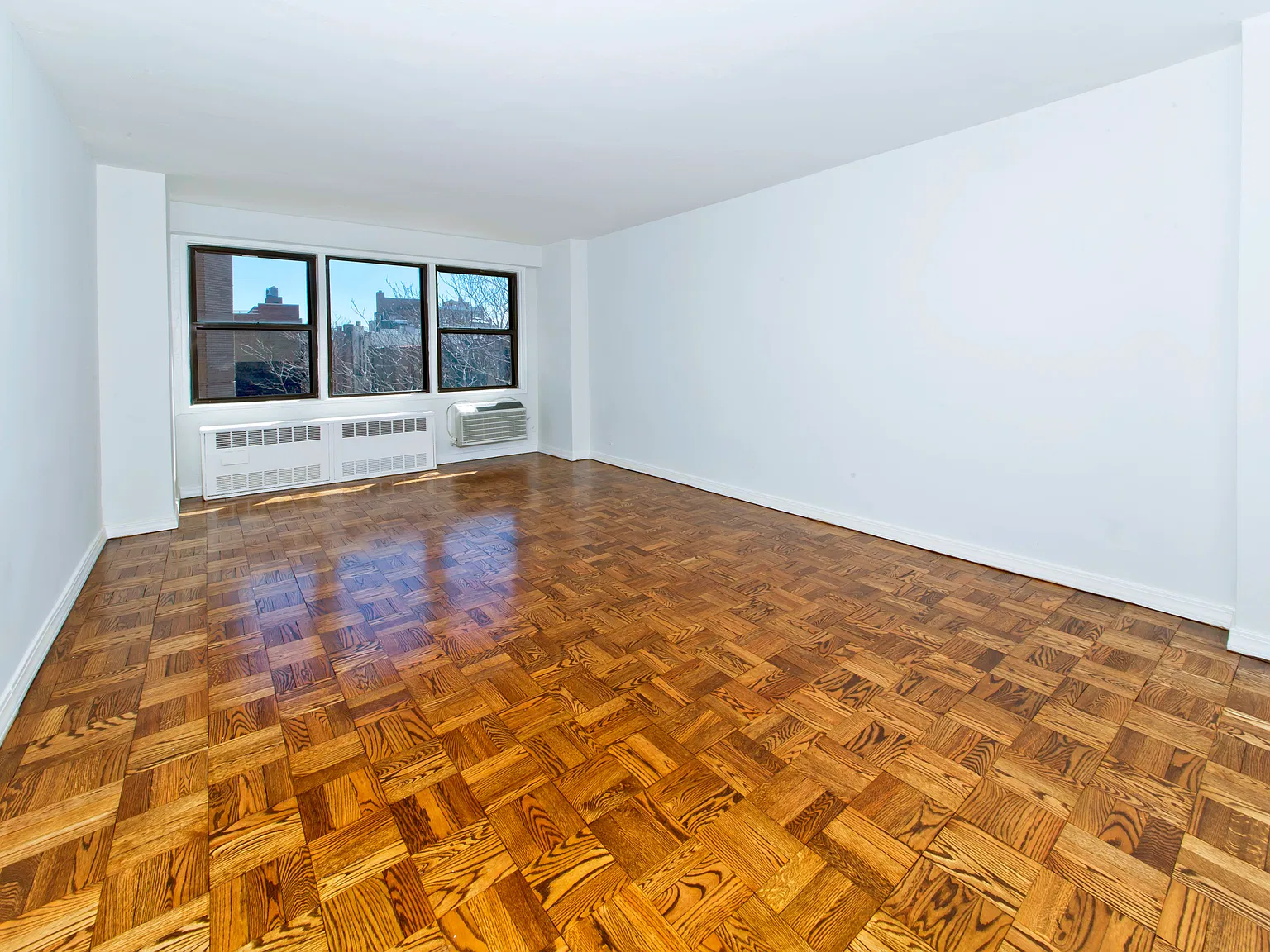 200 East 15th Street — Photo 2