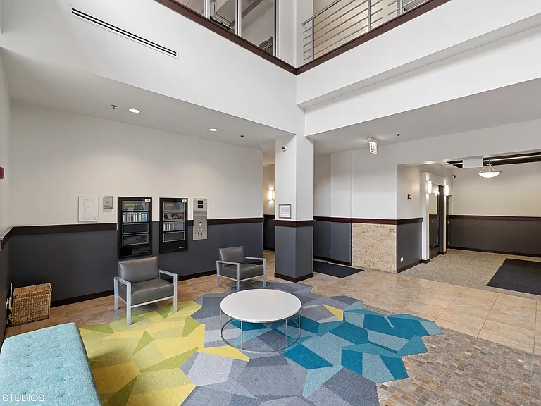 950 W Monroe St #901 — Photo 22