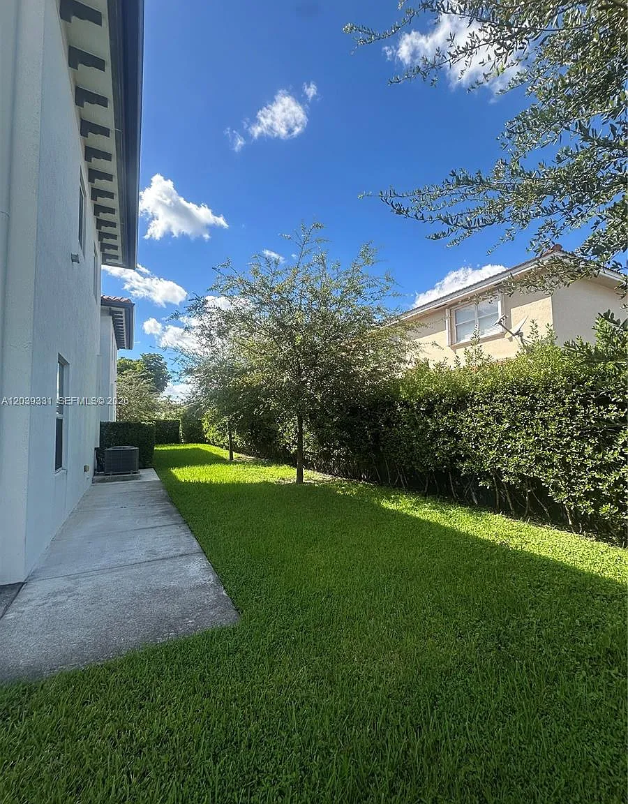 2 bed, 2.5 bath, 1000 sqft, $2,600 — Photo 4