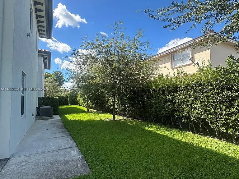 6410 SW 139th Avenue Rd #203 — Photo 4