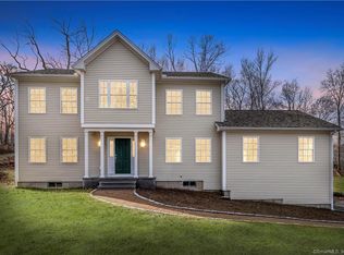 38 Oakcrest Rd, Oxford, CT 06478