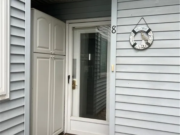 208 Park Ave APT 8, Conneaut, OH 44030