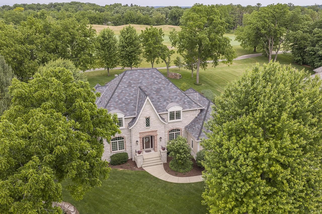 S76W26010 Prairieside DRIVE