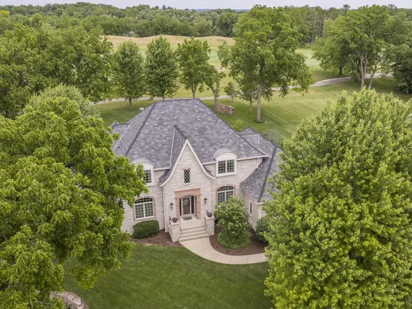 S76W26010 Prairieside DRIVE, Waukesha, WI 53189