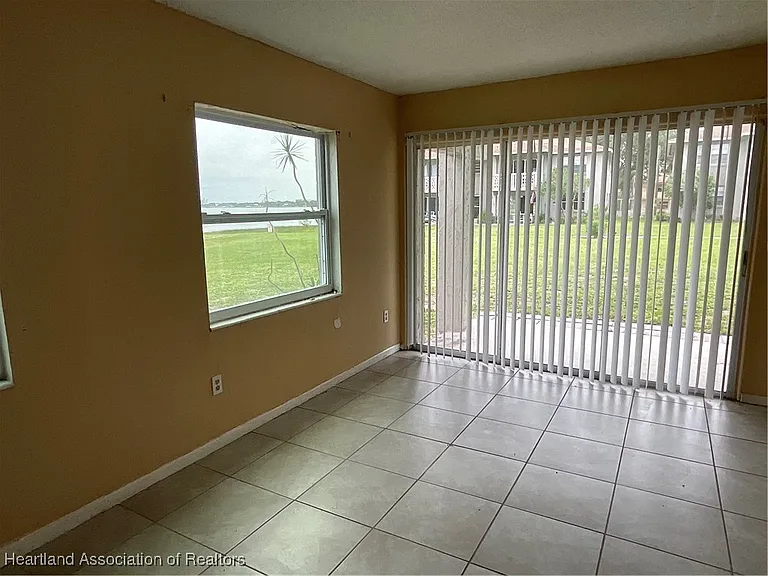 1015 Lakeview Dr — Photo 5