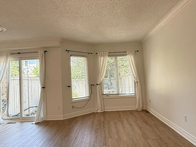 1133 Westview Ter — Photo 11