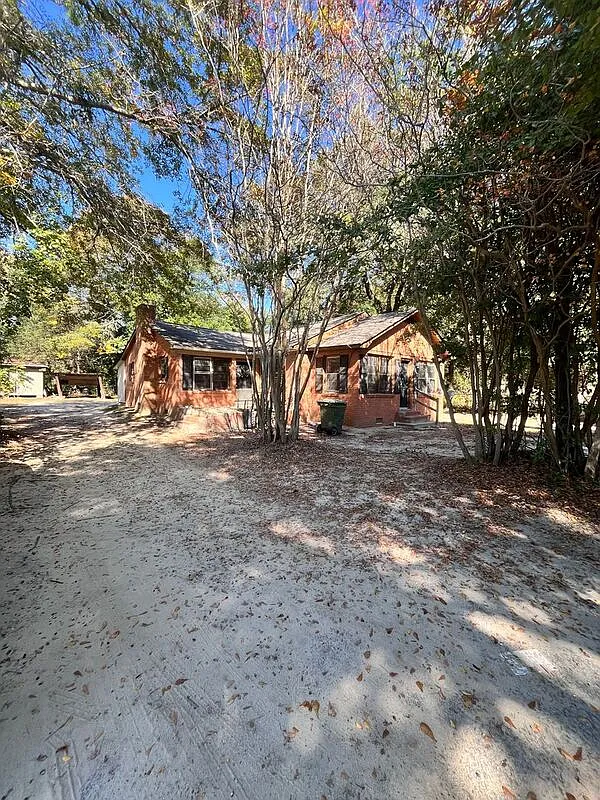 3 bed, 1.0 bath, $1,250 — Photo 1