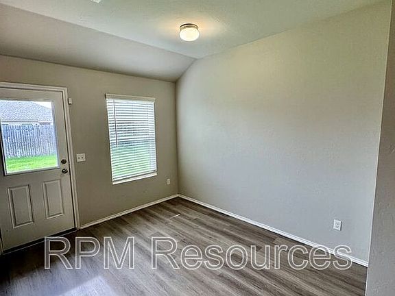 5th image of 1820 Hayes Ln