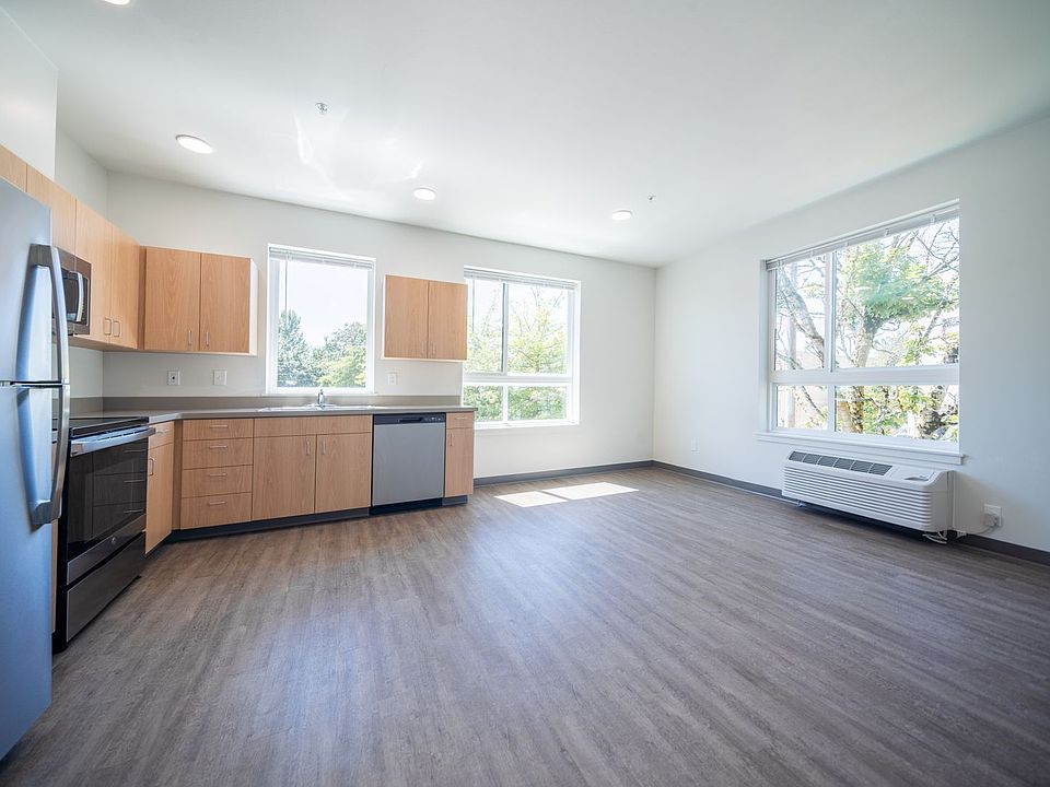 1st image of 990 Broadway St NE #424
