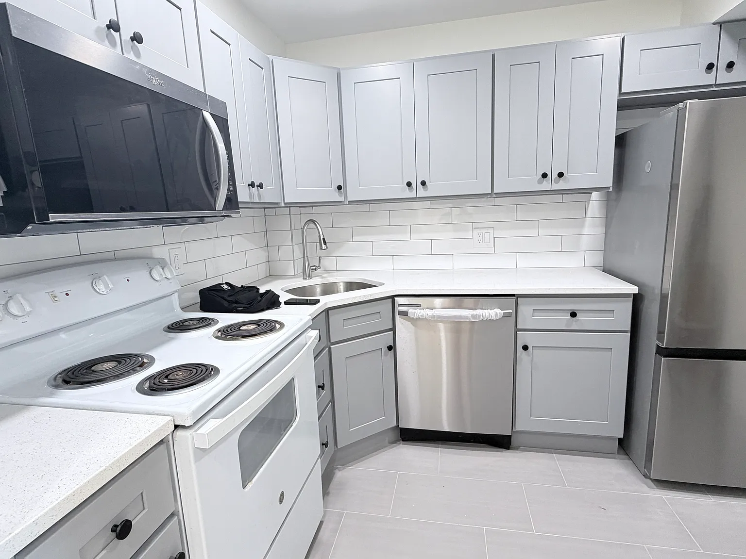 2 bed, 957 sqft, $2,700 — Photo 1