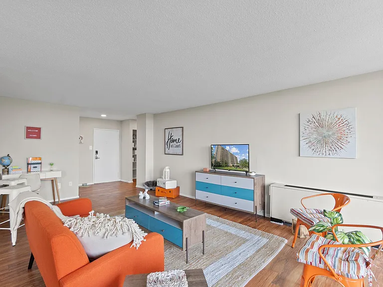 Westchester Tower Apartments — Photo 7