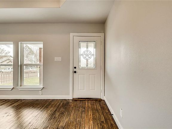 5th image of 2237 Grace Ave