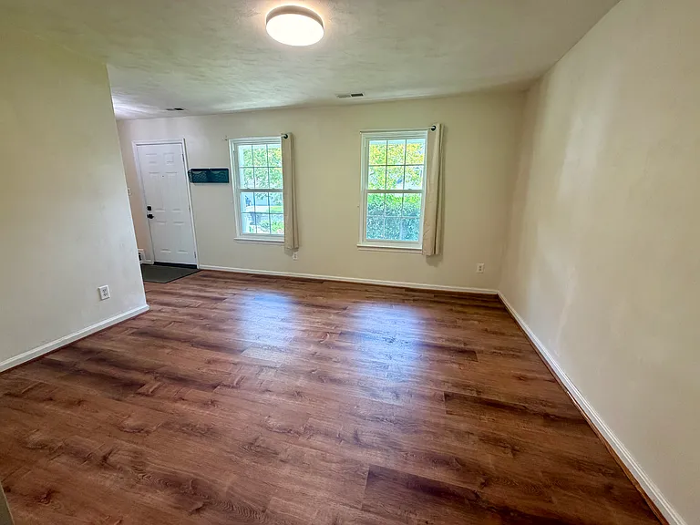 1400 Dalsbury Ln — Photo 7