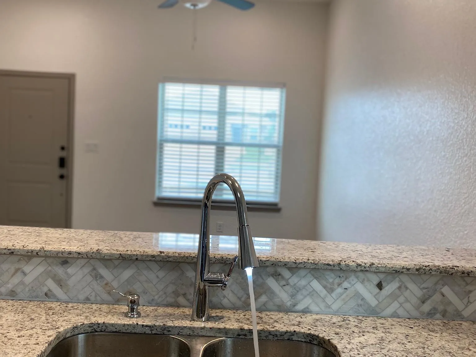 4 bed, 1700 sqft, $1,750 — Photo 4