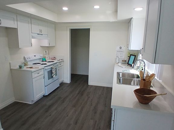 Open floor plan through to the dining.