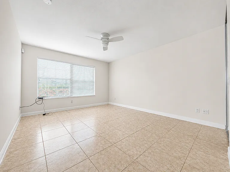 28869 Vermillion Ln — Photo 5