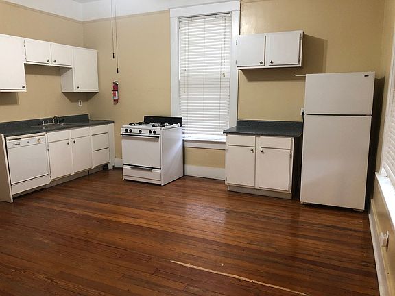 3rd image of 250 N Willett St APT 3