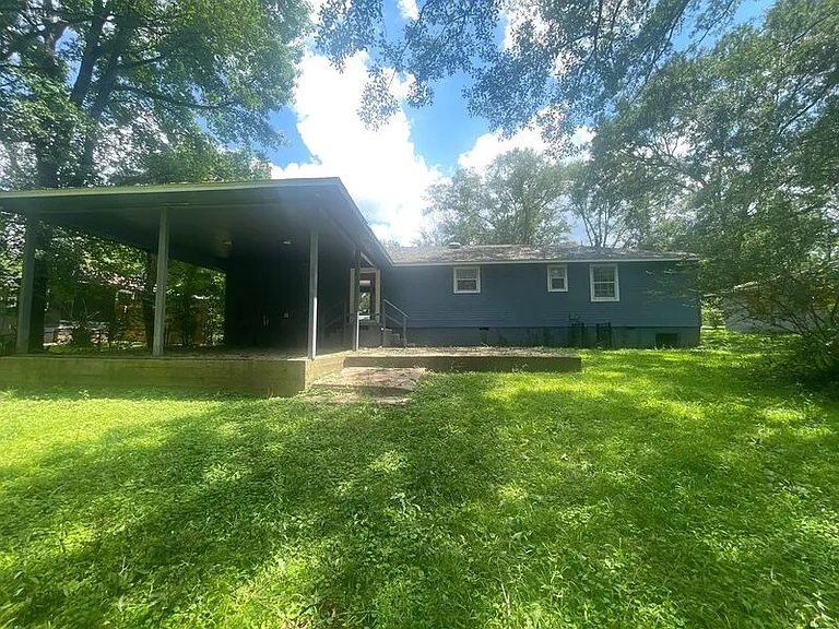 1010 Deryll St — Photo 10