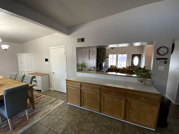 4th image of 17 Deborah Dr