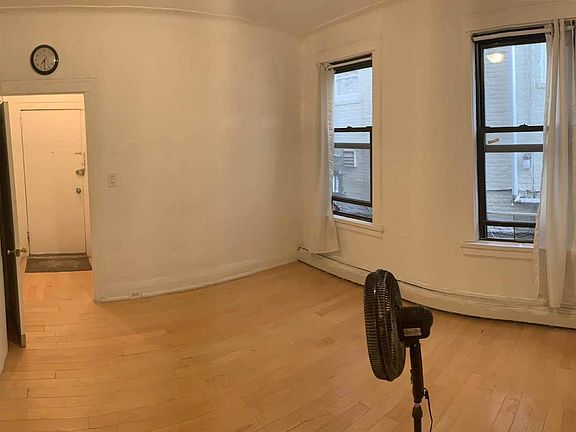 5th image of 4554 40th St APT 1R