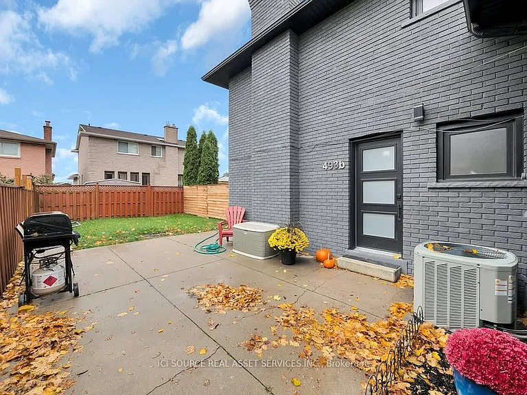 493 Queen Victoria Dr #B — Photo 24
