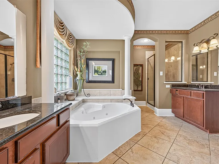 9735 Lansing Meadows Dr — Photo 24