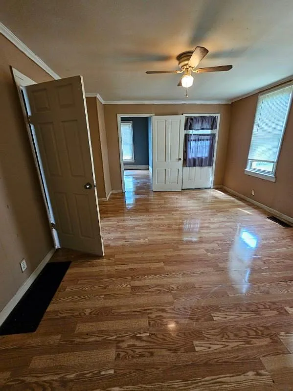 4 bed, 2000 sqft, $895 — Photo 3