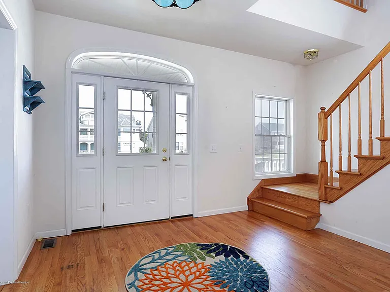 111 York Ave — Photo 6