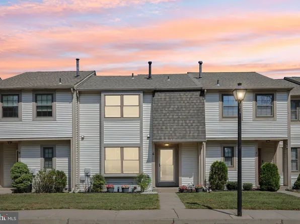 4 Burgundy Dr, Marlton, NJ 08053