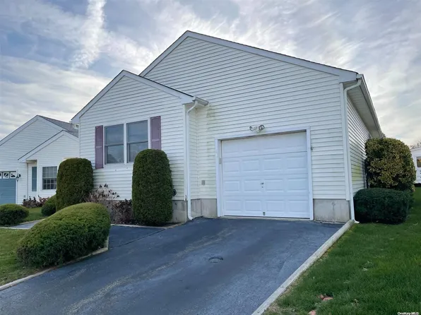 38 Willow Court #38, Manorville, NY 11949