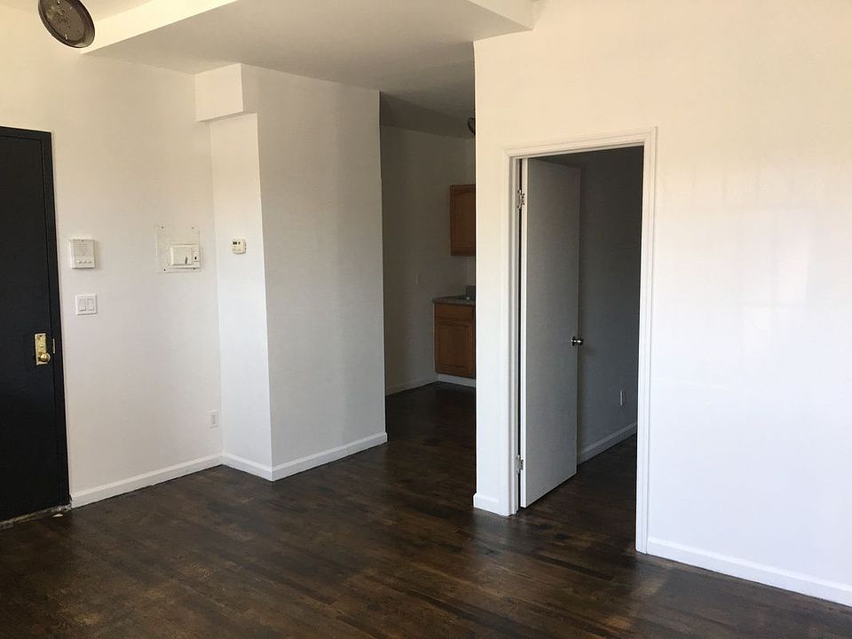 2nd image of 721 Henry St Ste 1