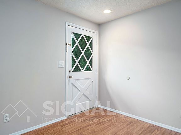 5th image of 5040 Oak Leaf Cir