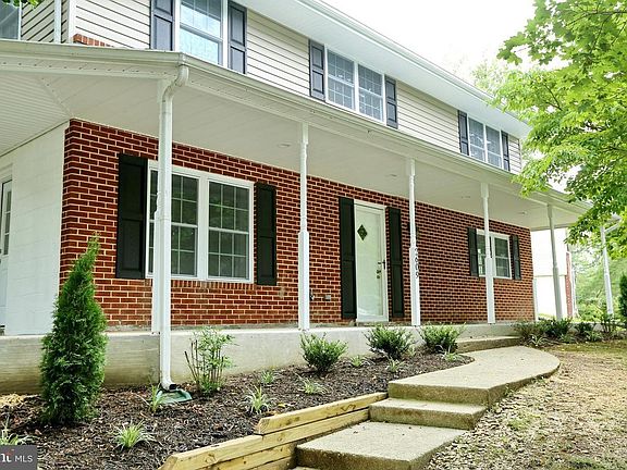 2nd image of 2609 Dakota St