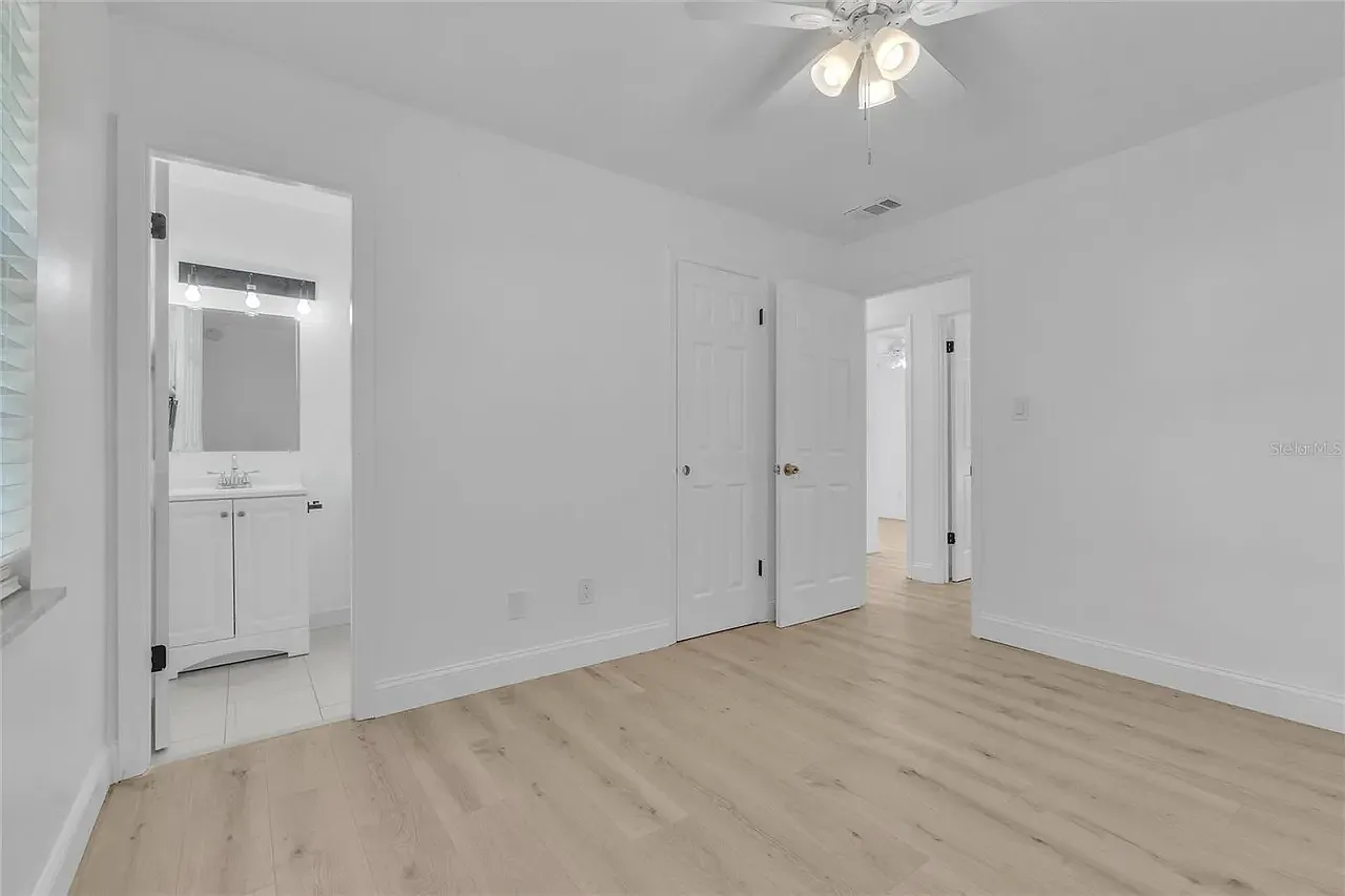 3 bed, 1.5 bath, 1053 sqft, $2,000 — Photo 3