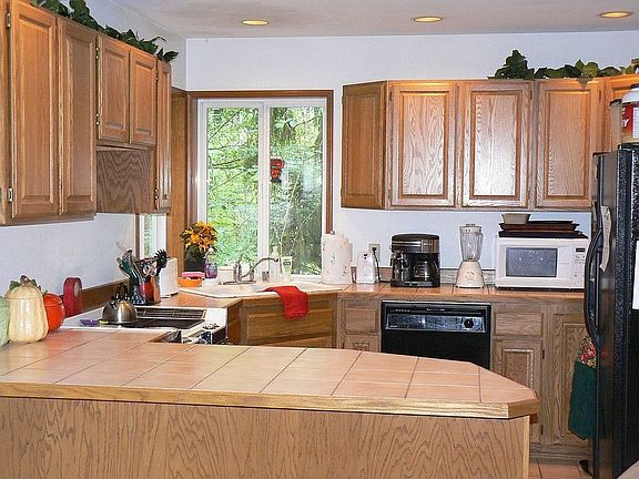 4th image of 8371 SE McBreen Ln