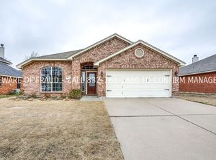 905 Chestnut Ave, Burleson, TX 76028
