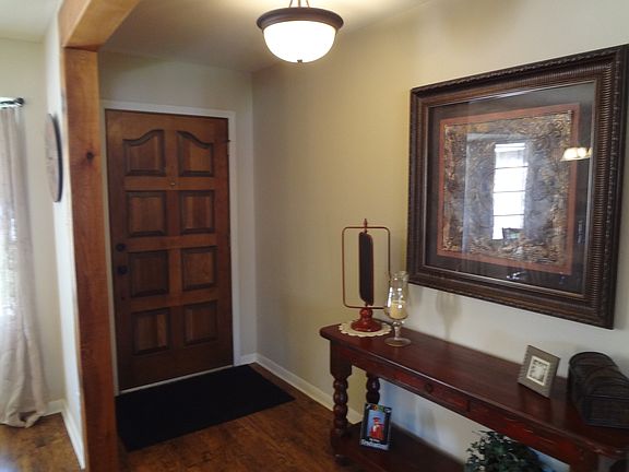 2nd image of 118 Parkwood Ln