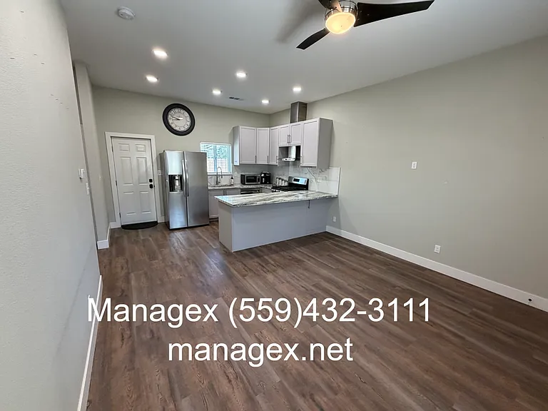 337 Oxford Ave — Photo 2