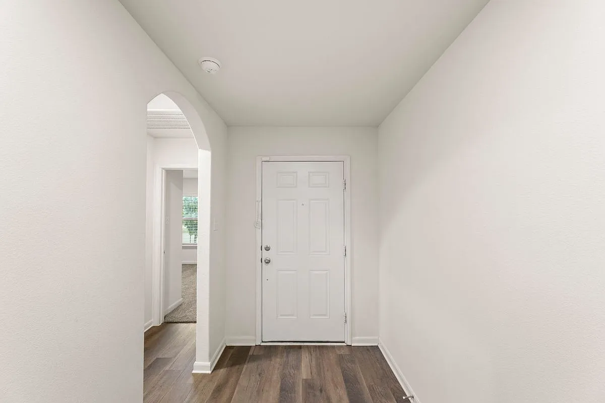 3 bed, 2.0 bath, 1681 sqft, $2,100 — Photo 3