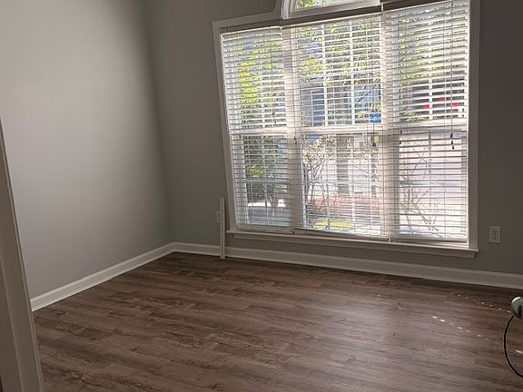 4th image of 154 Hayesbury Ln