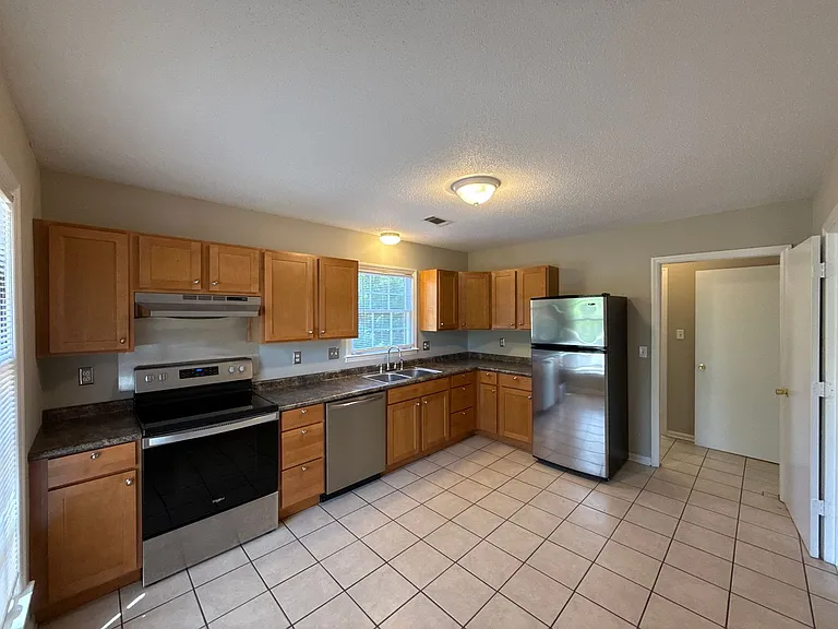 906 McLaughlin Dr — Photo 10