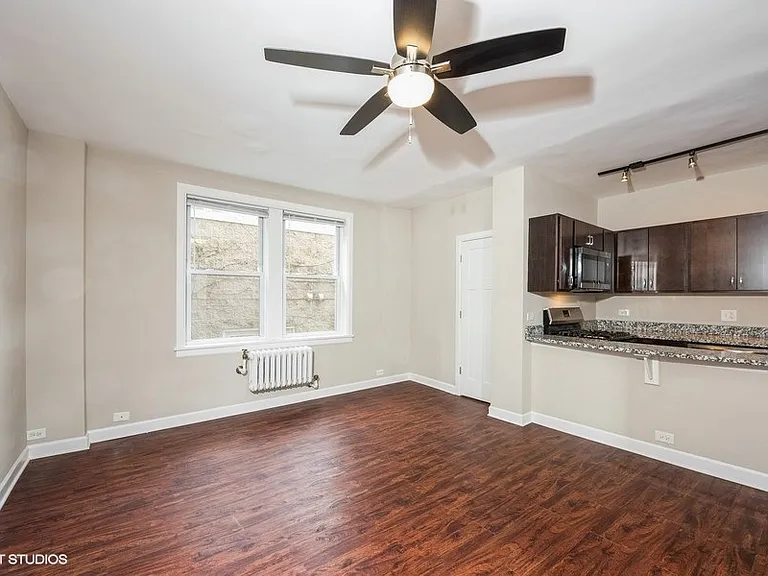 432 W Belmont — Photo 9