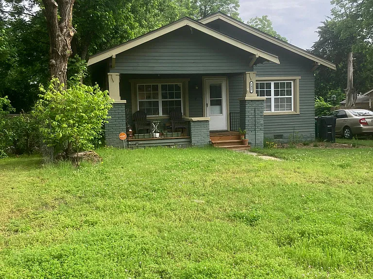 2437 NW 15th St — Photo 2