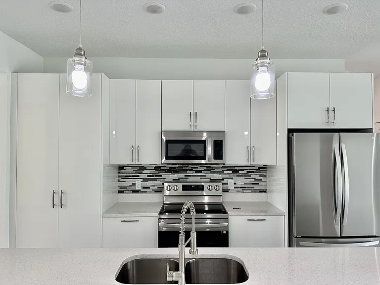 1370 Cogan Dr SE — Photo 6