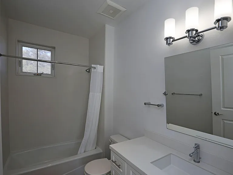 322 W Micheltorena St #D — Photo 10